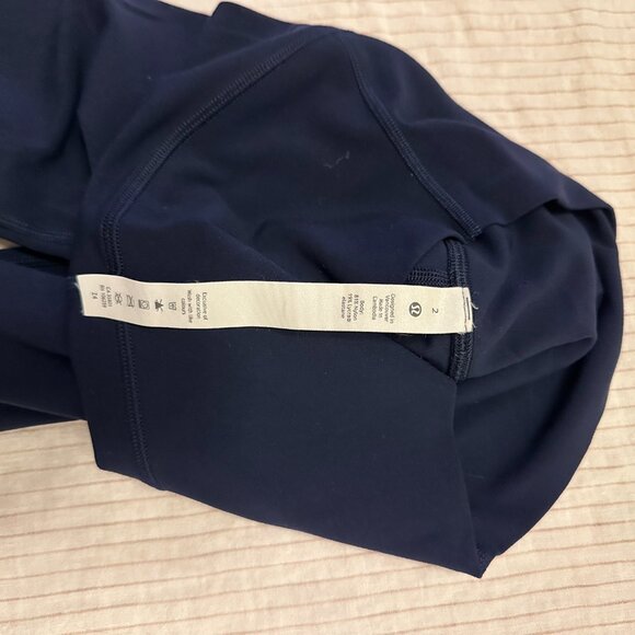 Size 2 Lululemon Align Crop leggings - Picture 4 of 5